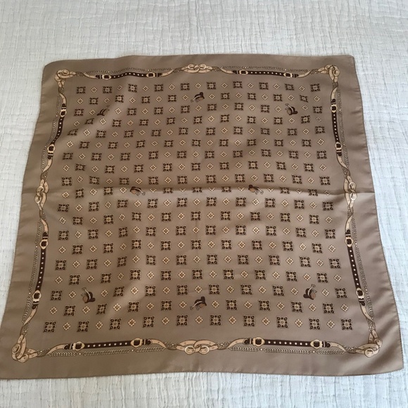 Delicate Scarf - Picture 4 of 4